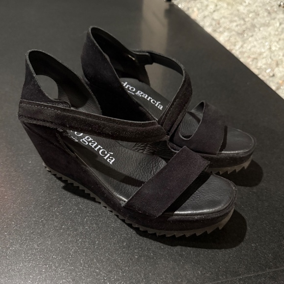 Pedro Garcia Black Suede Wedge Sandals 38 - Worn once! Size 7.5 or 8 US - Picture 1 of 13